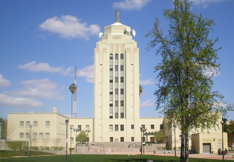 Van Nuys Housing Market and Neighborhood Guide
