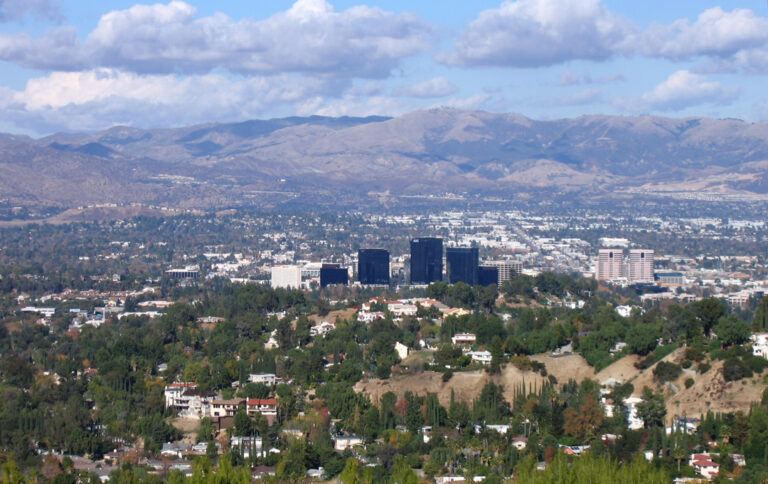 Woodland Hills Housing Market and Neighborhood Guide