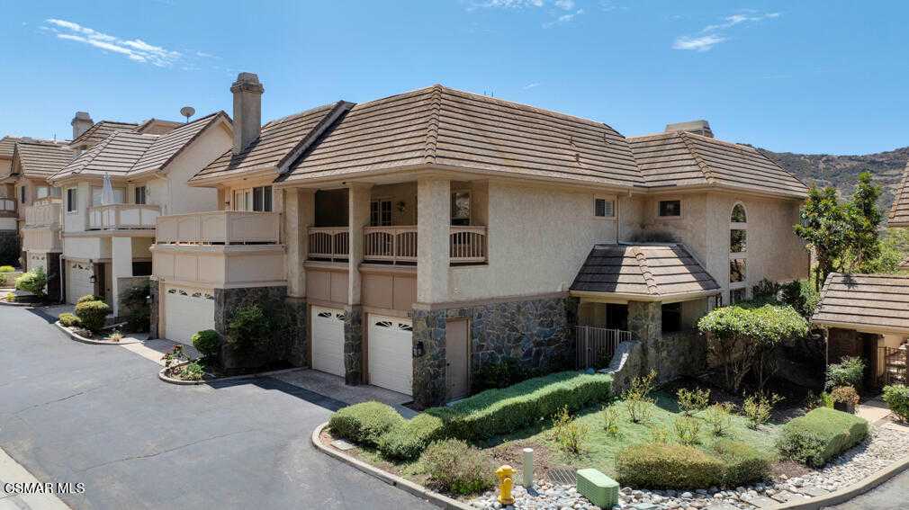 Westlake Pointe, Westlake Village