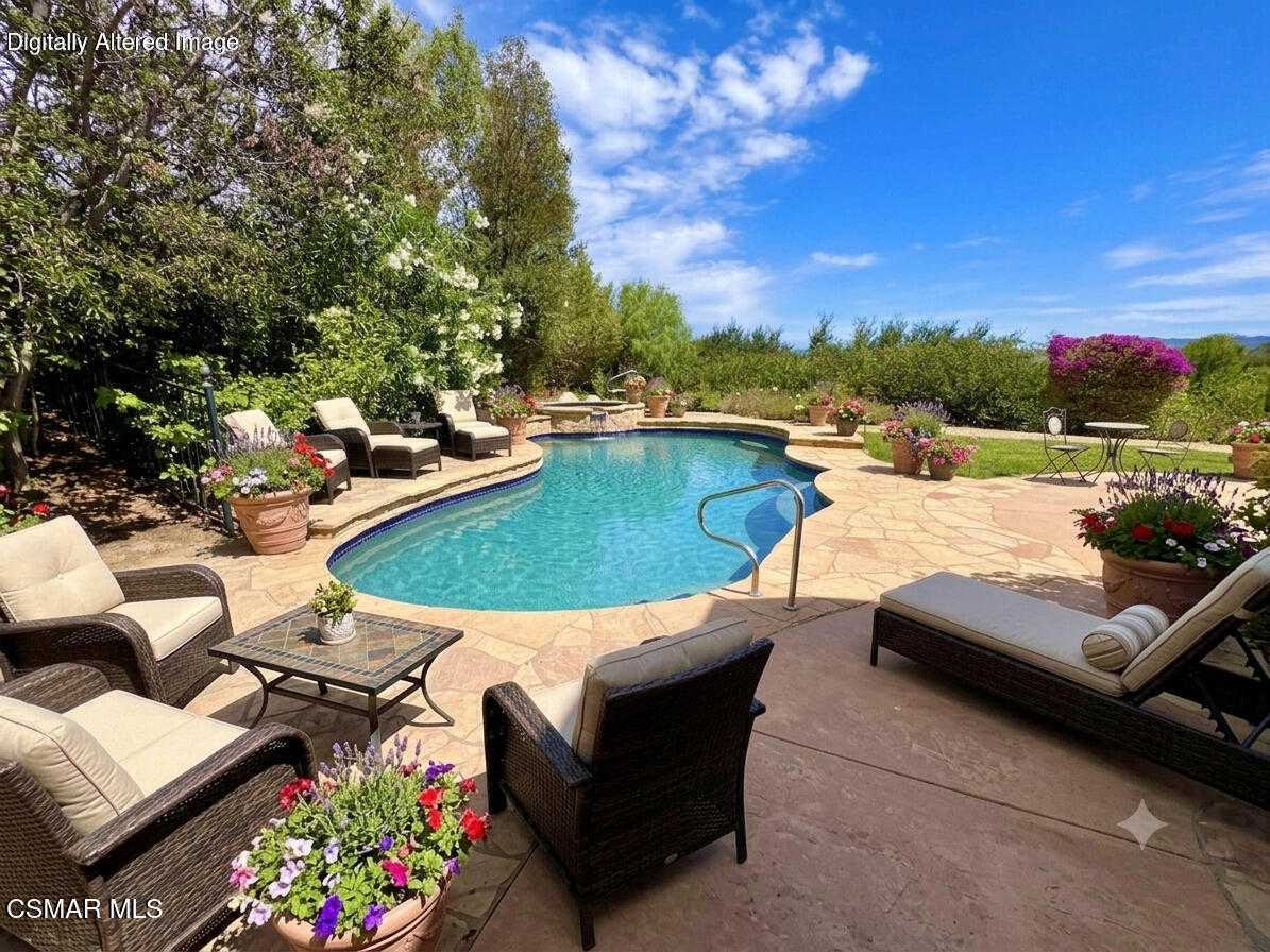 Crescent Oaks, Westlake Village